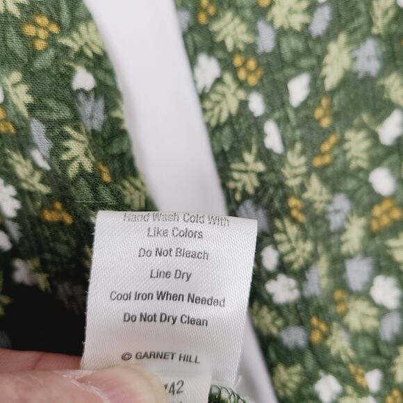 Garnet Hill Clio Button-Up Blouse Green Floral Lightweight V-Neck Size 12 - Picture 6 of 12